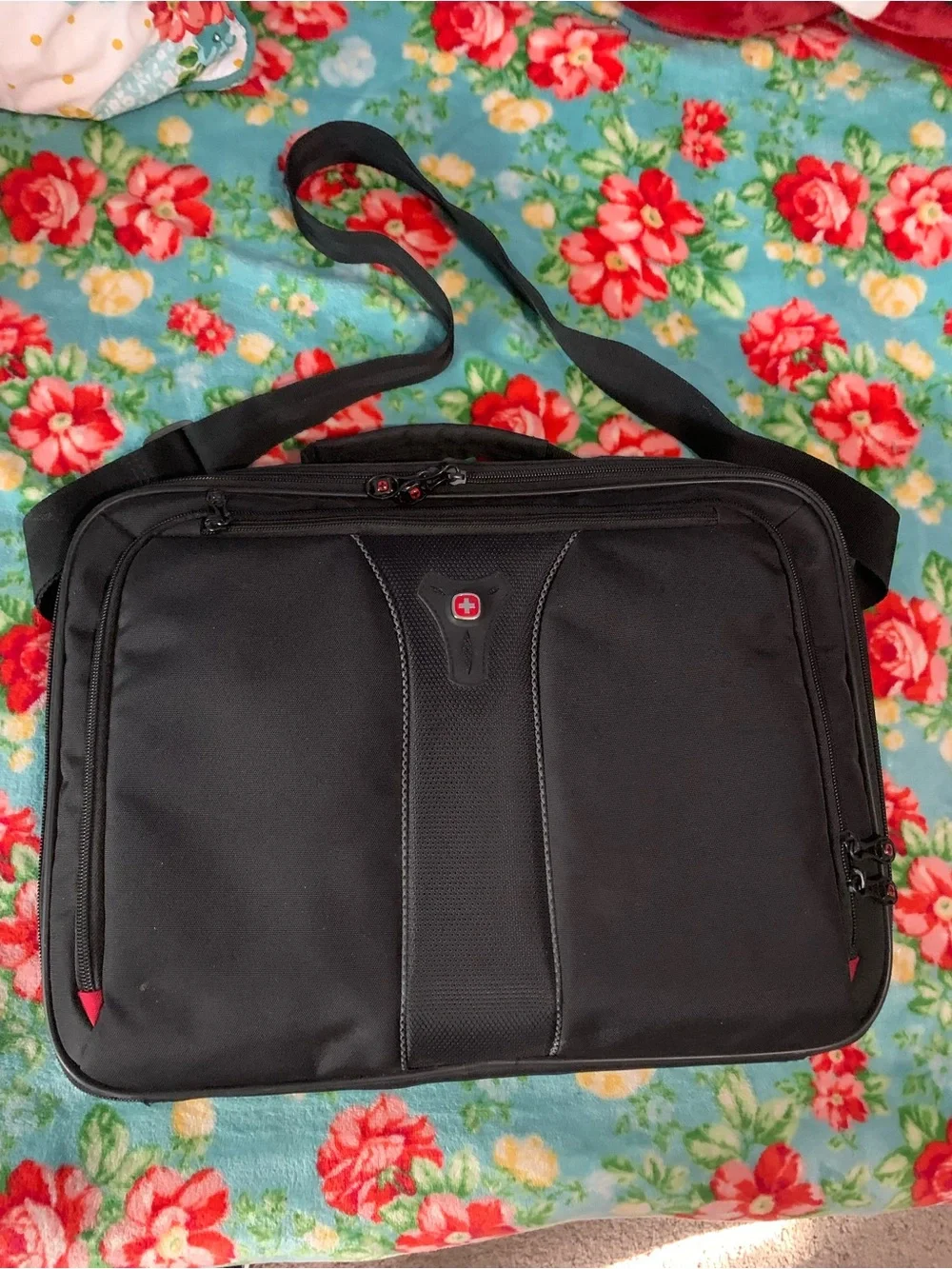 Swiss Gear Jasper TSA Friendly Carryon Tote Briefcase Bag Black